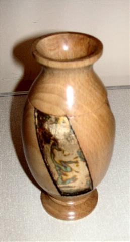 Vase with gold leaf inlay by Pat Hughes